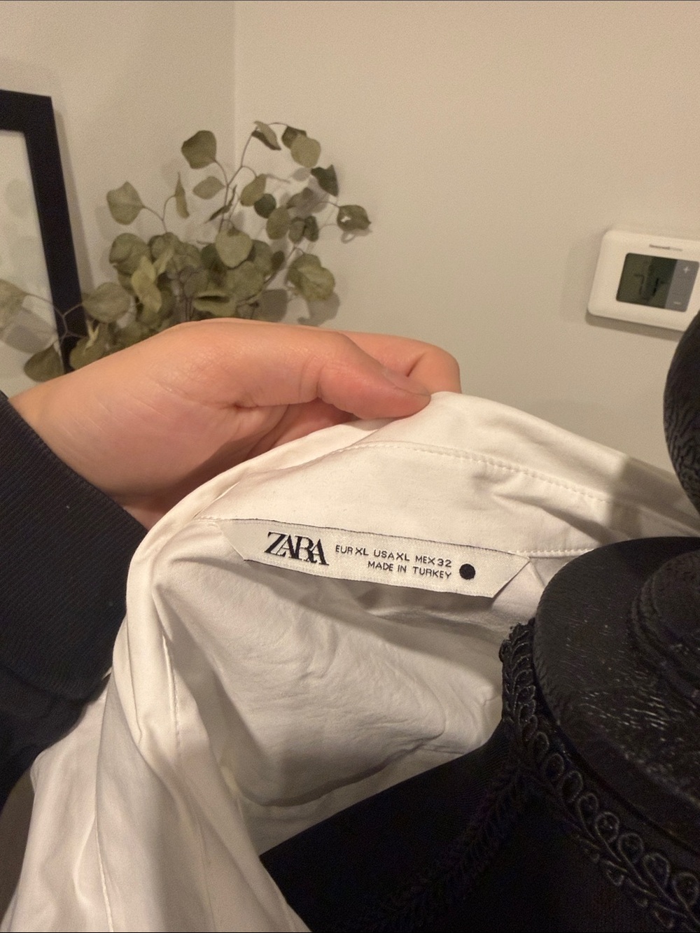 Zara White Short-Sleeve Button-Down with Front Tie - Picture 2 of 11